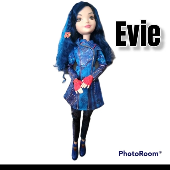 Disney Descendants Evie Doll - Picture 2 of 11